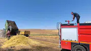 Siirt Kurtalan'da hasat sırasında saman römorku yandı
