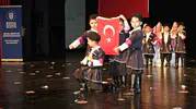 Bursa'nın minikleri yıl sonu sahnelerinde devleşti