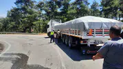 Balıkesir yolunda otomobil tıra çarptı 4 kişi yaralandı