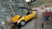 Ortaca girişinde korkutan kaza sürücü araçta sıkıştı