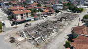 Düzce’de tehlike saçan eski yapılar birer birer yıkılıyor