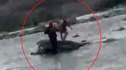Kezer Çayı'nda yükselen sular çocuğu kayalara hapsetti
