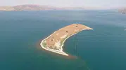 Hazar Gölü’nün saklı hazinesi Tavşan Adası turizme hazırlanıyor