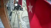İzmit çarşı merkezinde dört kişiden acımasız saldırı