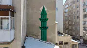 Erzurum'daki caminin minaresi duvara sığdı