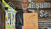 Emekli teknisyen uçak parçaları yerine ahşaba hayat veriyor