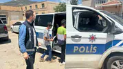 Sason’da sınav heyecanı yaşayan öğrencilerin yardımına polis yetişti