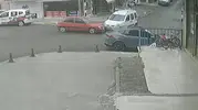 Pendik’te dikkatsiz sürücü kazaya davetiye çıkardı