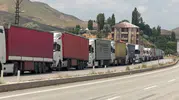 Esendere Sınır Kapısı tır trafiğiyle kilitlendi
