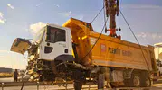 Bursa yolunda hafriyat kamyonu trafiği kilitledi