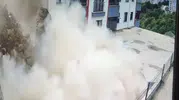 Trabzon'da faciadan dönüldü İstinat duvarı evin içine çöktü