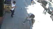 Van'da kaldırımda yürürken tepenize beton düşebilir