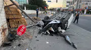 Avcılar'da kontrolden çıkan otomobil takla atarak devrildi