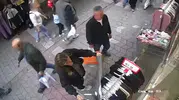 Samsun'da mağaza soyan karı koca kameraya yakalandı