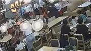 Döner restoranındaki şov 2 yaşındaki çocuğu ağır yaraladı