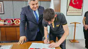 İmam hatipli gençler ilk dergilerini İl Müdürü Sünnetci’ye sundu