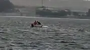 Küçükçekmece Gölü’nde şiddetli rüzgar kayığı devirdi