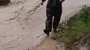 Kayseri Develi’de sel araçları sürükledi
