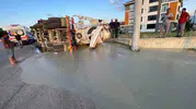 Bolu’da beton mikseri yola devrildi