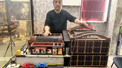 Erzurumlu kuaför geçmişi atıklarla makete sığdırdı