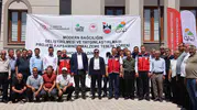 Dicleli bağcılar modern tarım makinelerine yarısı bizden desteğiyle kavuştu
