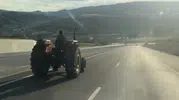 Çankırı yolunda traktörle hız sınırlarını zorlayan sürücü şoke etti
