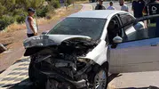 Ayvalık Sarımsaklı yolunda kaza Sürücü araçta sıkıştı