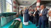 Denizli’deki otobüs kazasında ölen anne ve kızı İzmir’de defnedildi
