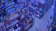 İznik’te marketten televizyon çaldı, halkın elinden kaçamadı