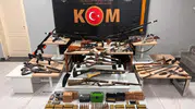 Uşak’ta cephanelik gibi eve polis operasyonu