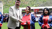 55 yaşında okul birincisi oldu