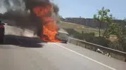 TEM Otoyolu'nda seyir halindeki otomobil küle döndü