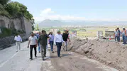 Kayseri'de eski taş duvar çöktü belediye yeni önlem alıyor