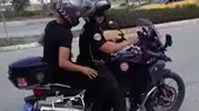 Hatayda sınav telaşı yaşayan gençleri polis kapıya yetiştirdi