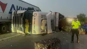 Kırıkkale yolunda hurda yüklü TIR devrildi