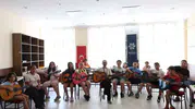 Aydınlı çocuklar yaz tatilini gitara başlayarak değerlendiriyor