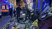 Uşak’ta kontrolden çıkan otomobil kaldırımdakileri biçti