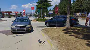 Yalvaç’ta iki otomobil kavşakta çarpıştı