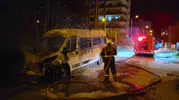 Nazilli’de park halindeki minibüs gece yarısı kül oldu