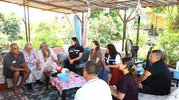 Aksu Belediyesi mahalle mahalle dolaşıp kapı kapı sağlık desteği sunuyor