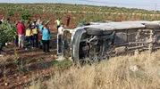 Tarım işçilerini taşıyan minibüs faciadan döndü: Araç şarampole uçtu