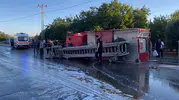 Malatya’da yangına koşan itfaiye aracı yolda devrildi