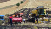 Burdur’da biçerdöver yangını köylünün tedbiriyle büyümeden durduruldu