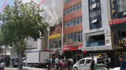 Van'da bar yangını paniği Çatıdaki iki kişi son anda kurtarıldı