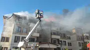 Hatay Hassa'da iki binanın çatısı yangında küle döndü