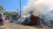 Bartın'da kavurucu sıcakta köy evini alevler yuttu