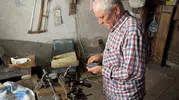 Manda boynuzundan tarak yapan son ustaların izinde