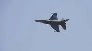 Yunanistan'da eğitim uçuşundaki F-16 zorunlu iniş yaptıktan sonra yandı
