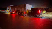 Yozgat yolunda otomobil tıra arkadan çarptı