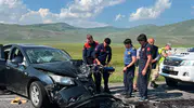 Ardahan yolunda iki araç çarpıştı 7 kişi hastaneye kaldırıldı